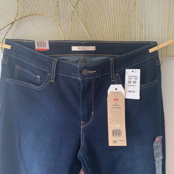 Levi’s 711 Dark Wash Skinny Jean - Picture 6 of 8
